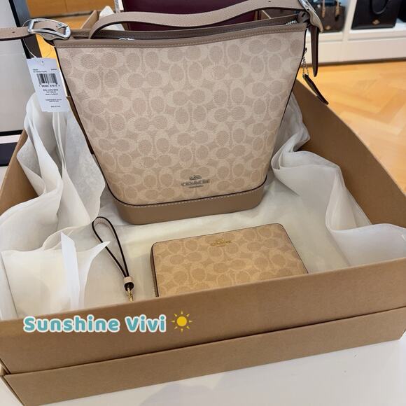 NWT Bundle Coach CBH20 Jude Duffle & CW778 Long Wallet Gold/Sand/Chalk - Picture 2 of 13